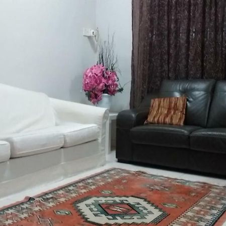 Assalam Homestay เซริอิสกันดาร์ ภายนอก รูปภาพ