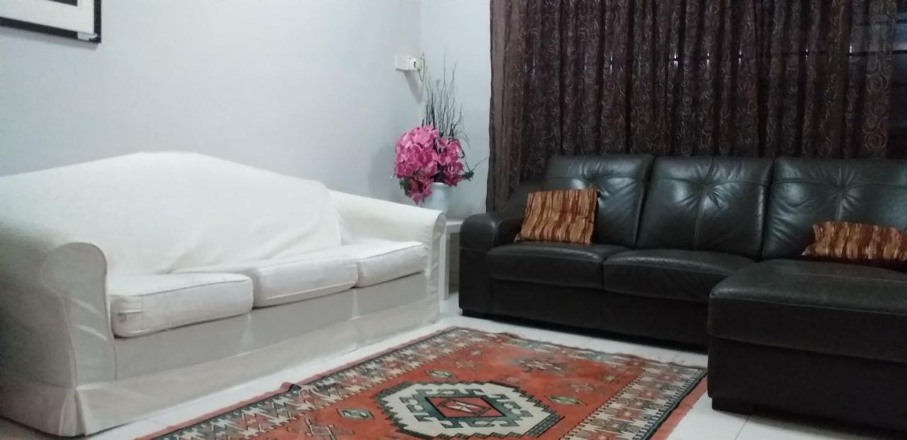Assalam Homestay เซริอิสกันดาร์ ภายนอก รูปภาพ