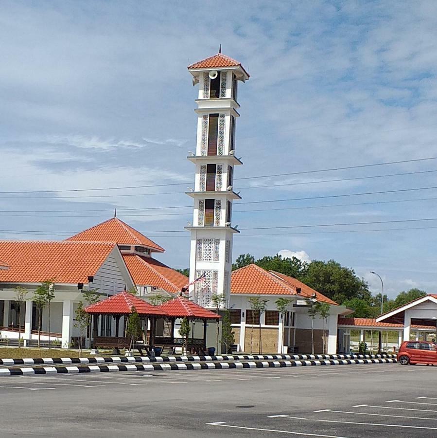 Assalam Homestay เซริอิสกันดาร์ ภายนอก รูปภาพ