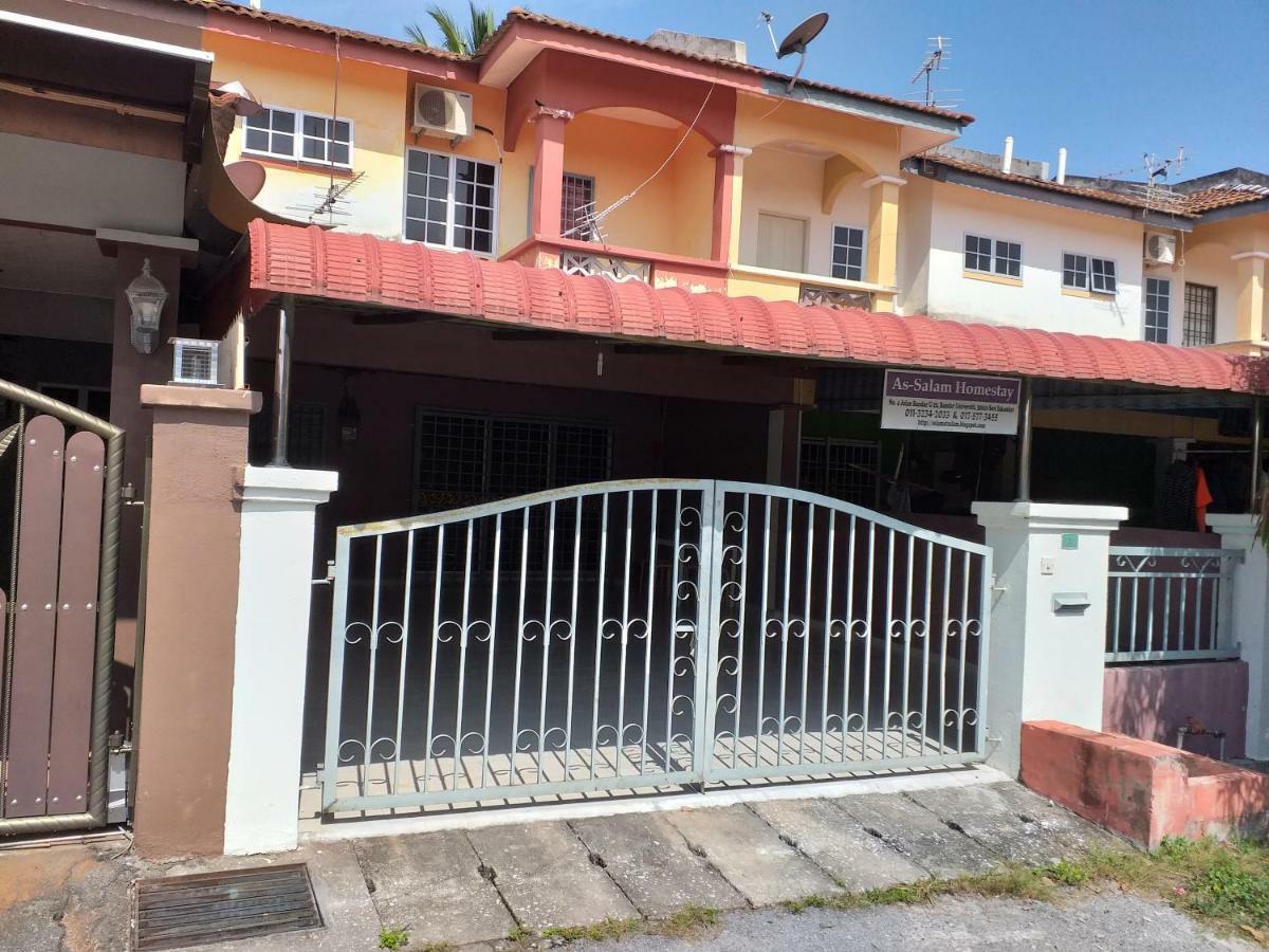 Assalam Homestay เซริอิสกันดาร์ ภายนอก รูปภาพ